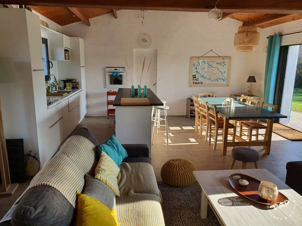 Séjour de 50 m² avec grande table